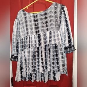 Women's entro babydoll top. Size Small.